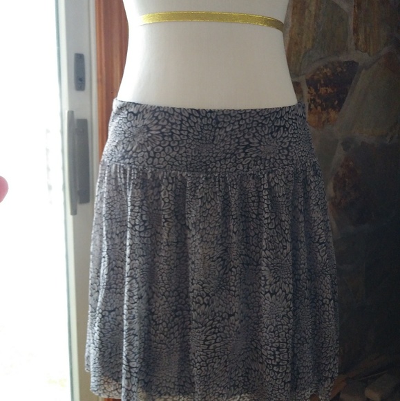 Express Gray and Black Floral Skirt - Picture 4 of 8